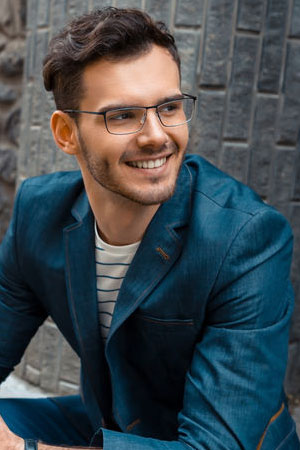 BEST MENS' HAIRDRESSERS IN WANTAGE BEST MENS' HAIRDRESSERS IN WANTAGE