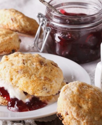 Hen-Party-Ideas-Oxfordshire-Segais-Beauty-Retreat-Cream-Tea